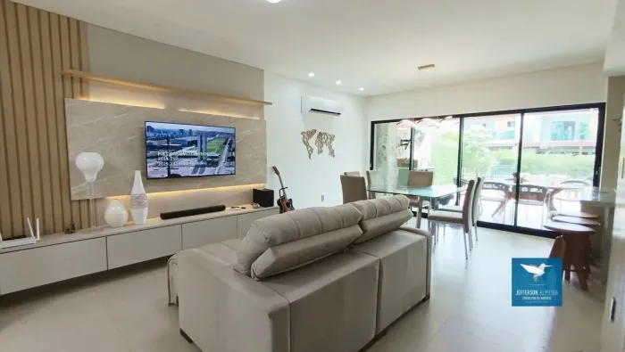 Casa Duplex com Móveis Projetados e Energia Solar em Condomínio Jardim no Eusébio. Recém E