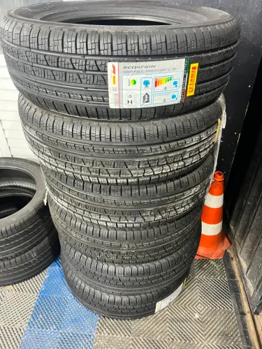Pneus novos nunca usado 215/ 65 R17 scorpion seal inside
