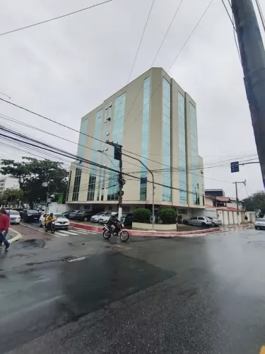 Sala comercial Cavaleiros em Macaé-RJ! Com elevador e 32m² de área privativa,