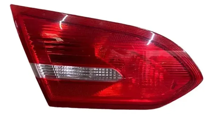 Lanterna Da Tampa Focus Sedan Lado Esquerdo 2016 2017 2018 Esquerdo/motorista Vermelho
