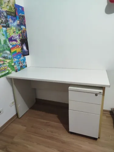 Mesa de escritório com Gaveteiro desapego