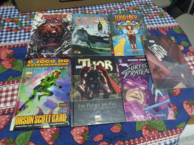 Lote de HQs com 7 edições Panini, Abril
