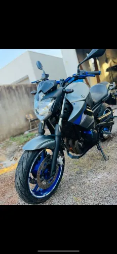 - MOTO YAMAHA XJ6 - NAKED
