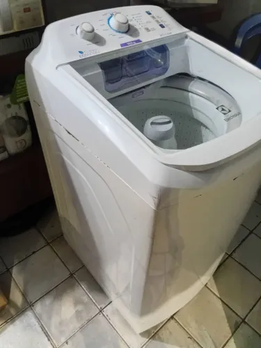 Máquina de lavar Electrolux toda boa funcionando normalmente