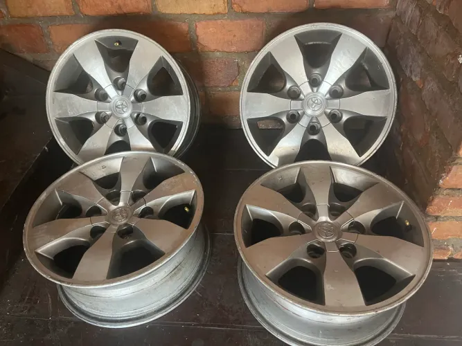 Rodar original Toyota Hilux