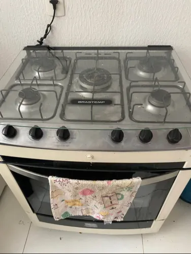 Vendo fogão elétrico 5 bocas com forno Brastemp