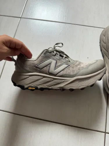 Tênis de trilha New Balance Hierro V9 42