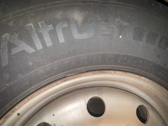 Pneus 225/75R16