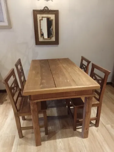 mesa de madeira de demolição com 4 ou 6 cadeiras
