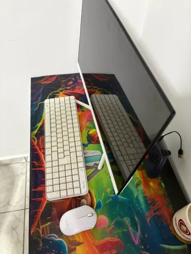 Computador All In One Ultra 23,8 Full HD Intel Celeron 4GB SSD 120GB Windows 11
