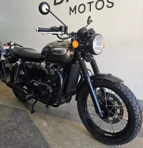 Triumph Bonneville T100 Black