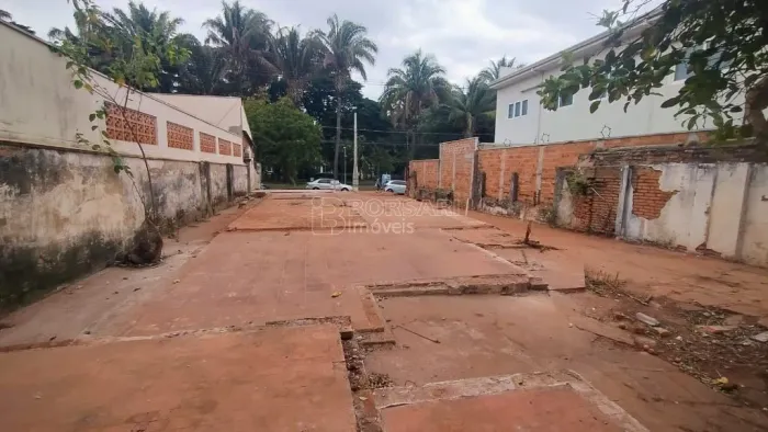 Venda de Terreno / Padrão na cidade de Araraquara