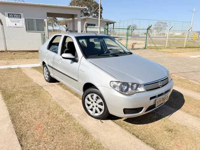Fiat Siena HLX 1.8 MPI Flex 8V 4P 2007
