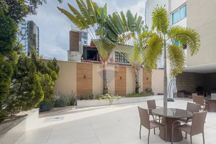 Apartamento á venda no Ed. São Paulo - Rua Chapot Prevost - Praia do Canto