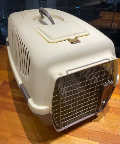 Caixa de transporte gato/cachorro em plástico firme