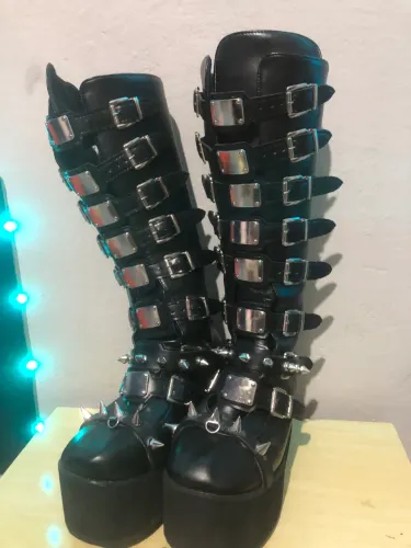 Bota Demonia