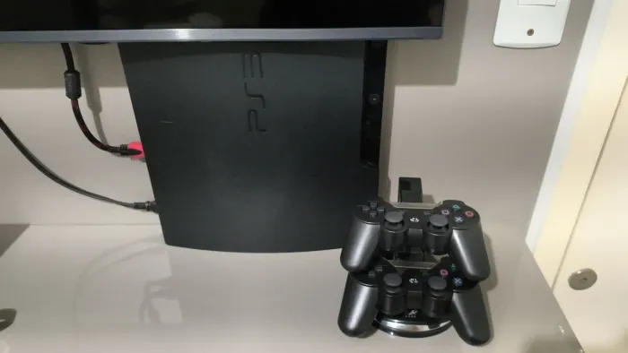 PS3 Slim 160 GB Desbloqueado + 2 Controles + Jogos