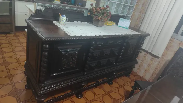 Móveis antigos estilo colonial brasileiro 