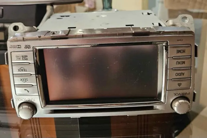 Painel de controle ar e mídia (Toyota Hilux)