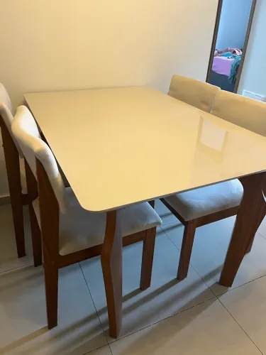 Conjunto mesa e cadeiras para sala de jantar semi novas