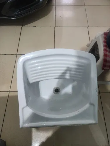 Tanque com base todo em cerâmica 