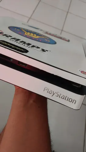 PLAYSTATION 4 SLIM 500GB