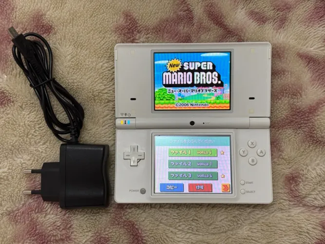 Nintendo DSi Branco Japonês Em Ótimo Estado + Jogo New Super Mario Bros Original