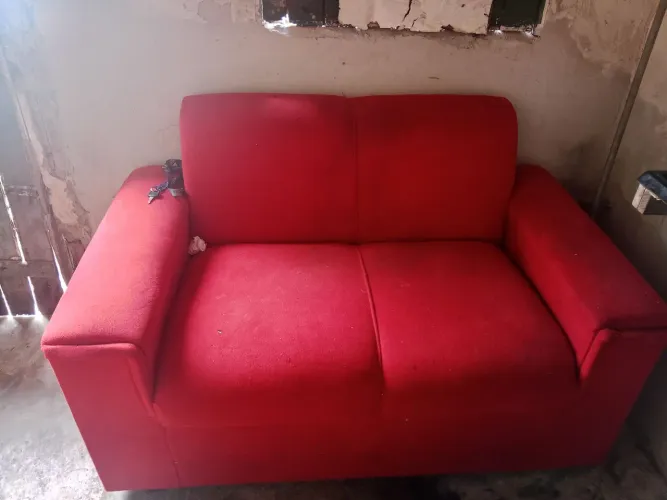 Vende-se um sofá