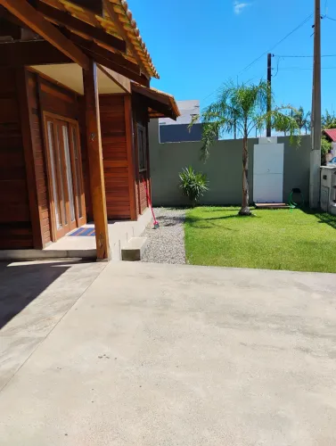 Aluga-se casa na Praia grande em sfs