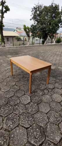 Mesa estrutura em madeira maciça 1,40 x 0,90 m
