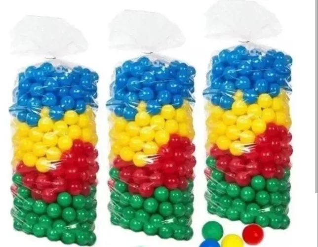  bolinhas de plástico 