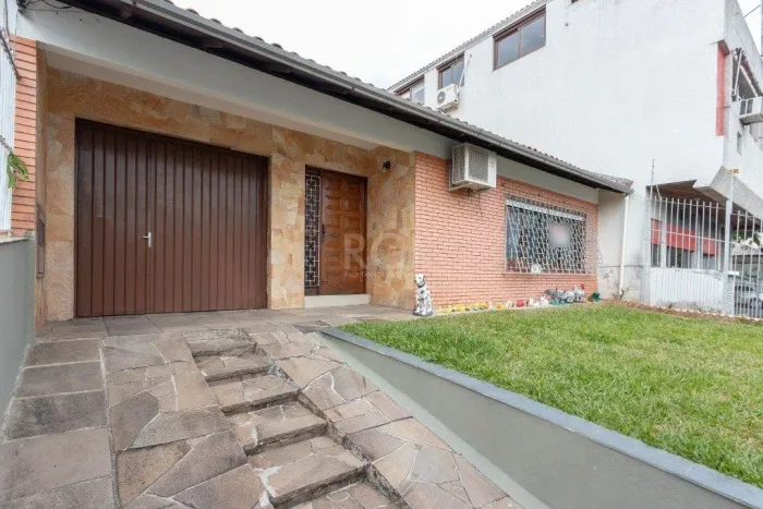 Casa para Venda - 160m², 3 dormitórios, sendo 2 suites, 3 vagas - Cristal