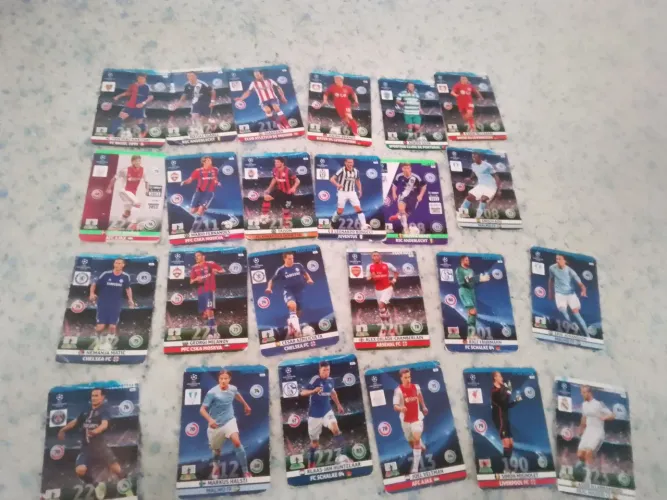 "Lote com 36 cards Panini Adrenalyn XL UEFA Champions League 2014-2015.