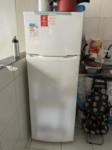 Vendo geladeira Cônsul 334L