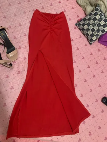 Saia Longa Vermelha Com Fenda - Estilo Gringa - Tamanho M