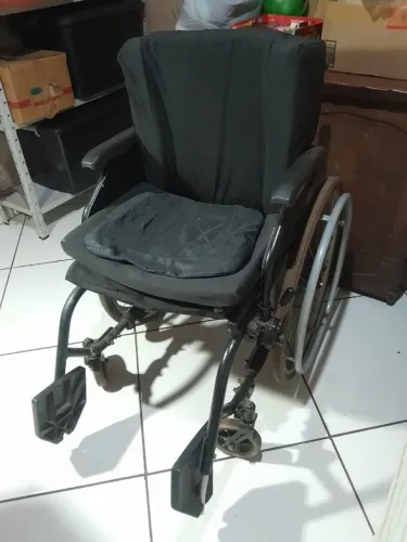 Cadeira de Rodas Usada - Em Bom Estado