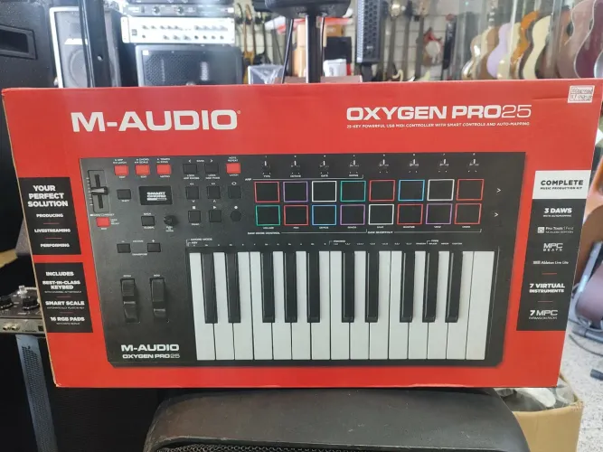 Controlador Midi Oxygen Pro25