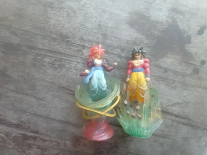 2 bonecos Dragon Ball Z 