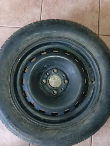 Vendo roda com pneu