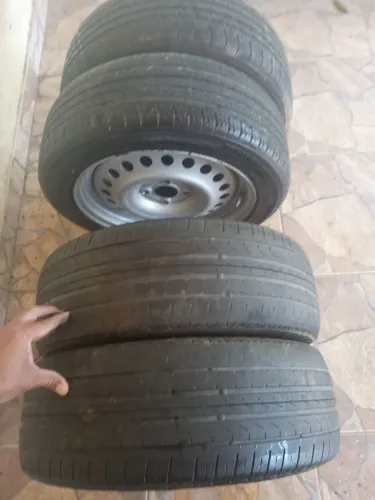 Rodas aro 16 perfil baixo 2 são 185/55/16 e 2 são 195/50/16