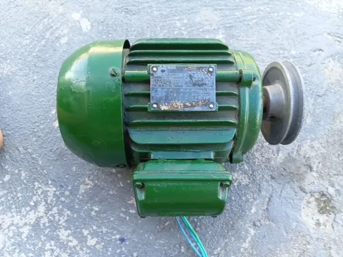 Motor 1.5 CV trifasico