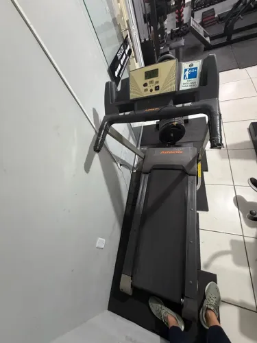 Esteira athletic 430EE e 520EE