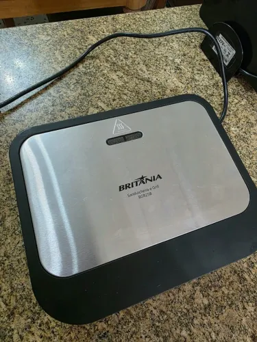 Sanduicheira e Grill Britania Inox
