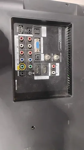 Tv LCD 32pol,com entradas HDMI,controle e conversor digital embutido em excelente estado.