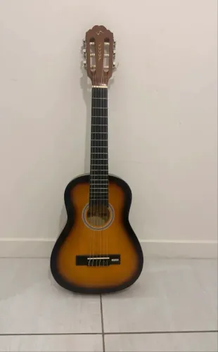 violão infantil acústico de cordas de nylon da marca Vogga, modelo VCA86