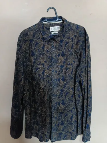 Camisa social estampada floral masculina. Tamanho G. EM PERFEITO ESTADO. PERNAMBUCANAS.