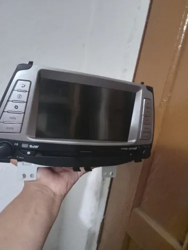 central multimídia original para o veículo Hyundai ix35.