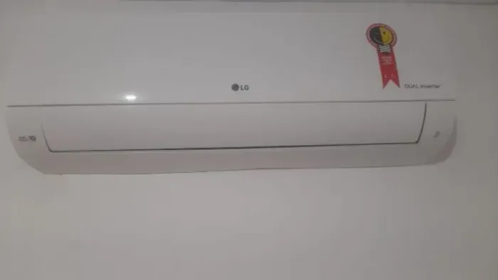 Ar Condicionado Lg Inverter 12000 127v . Vem com  5 a 6 metros de tubos para instalação.