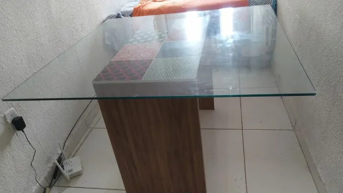 TAMPO DE VIDRO p. Mesa. 750 reais.