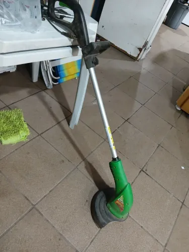 Máquina de cortar grama